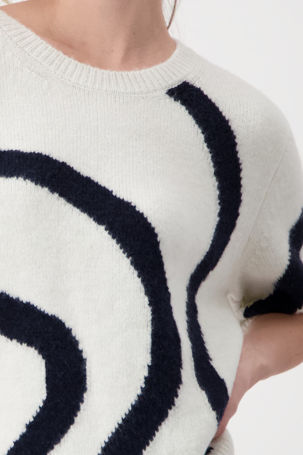 Round Neck Pullover