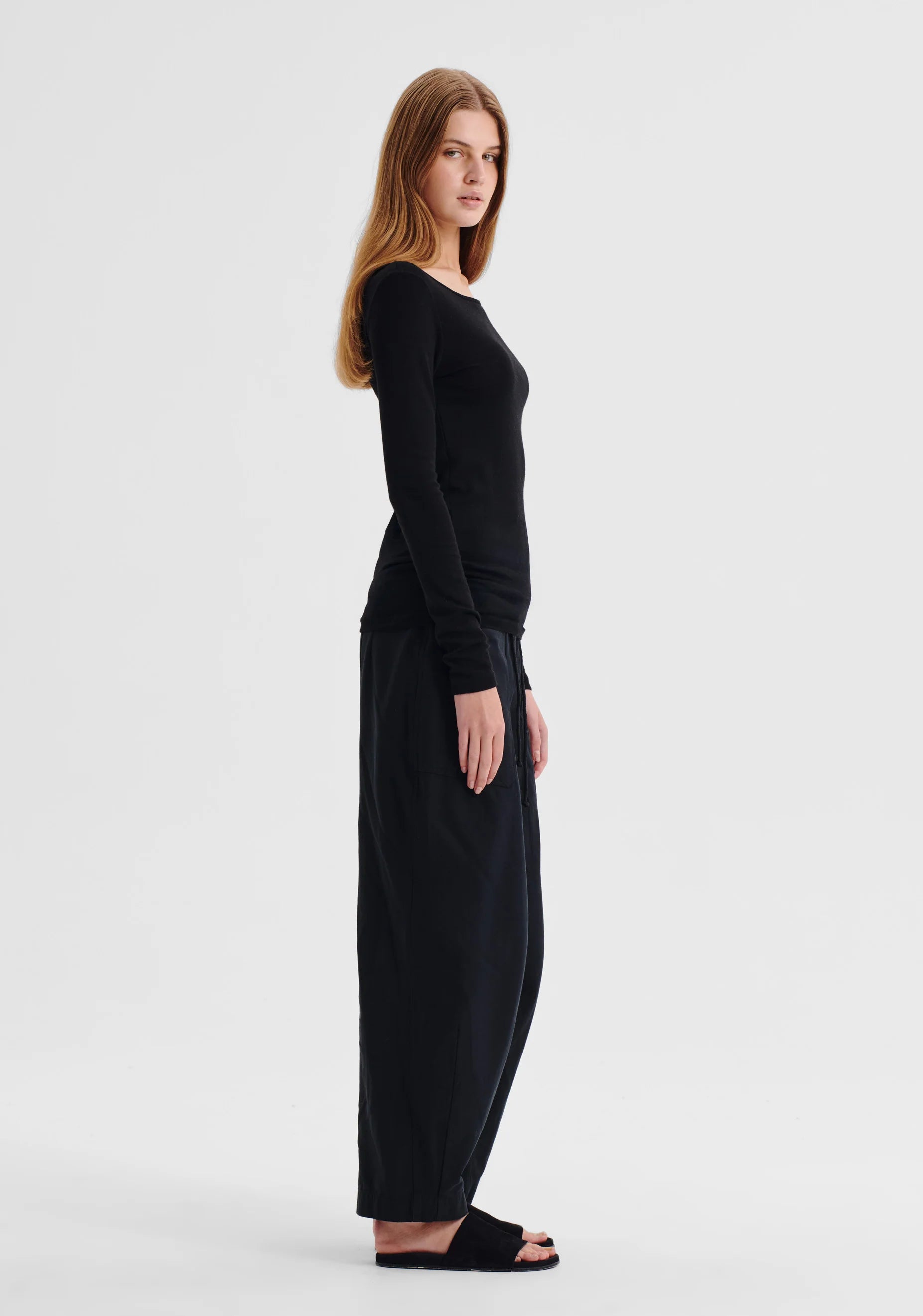 Morri Merino Round Neck Black