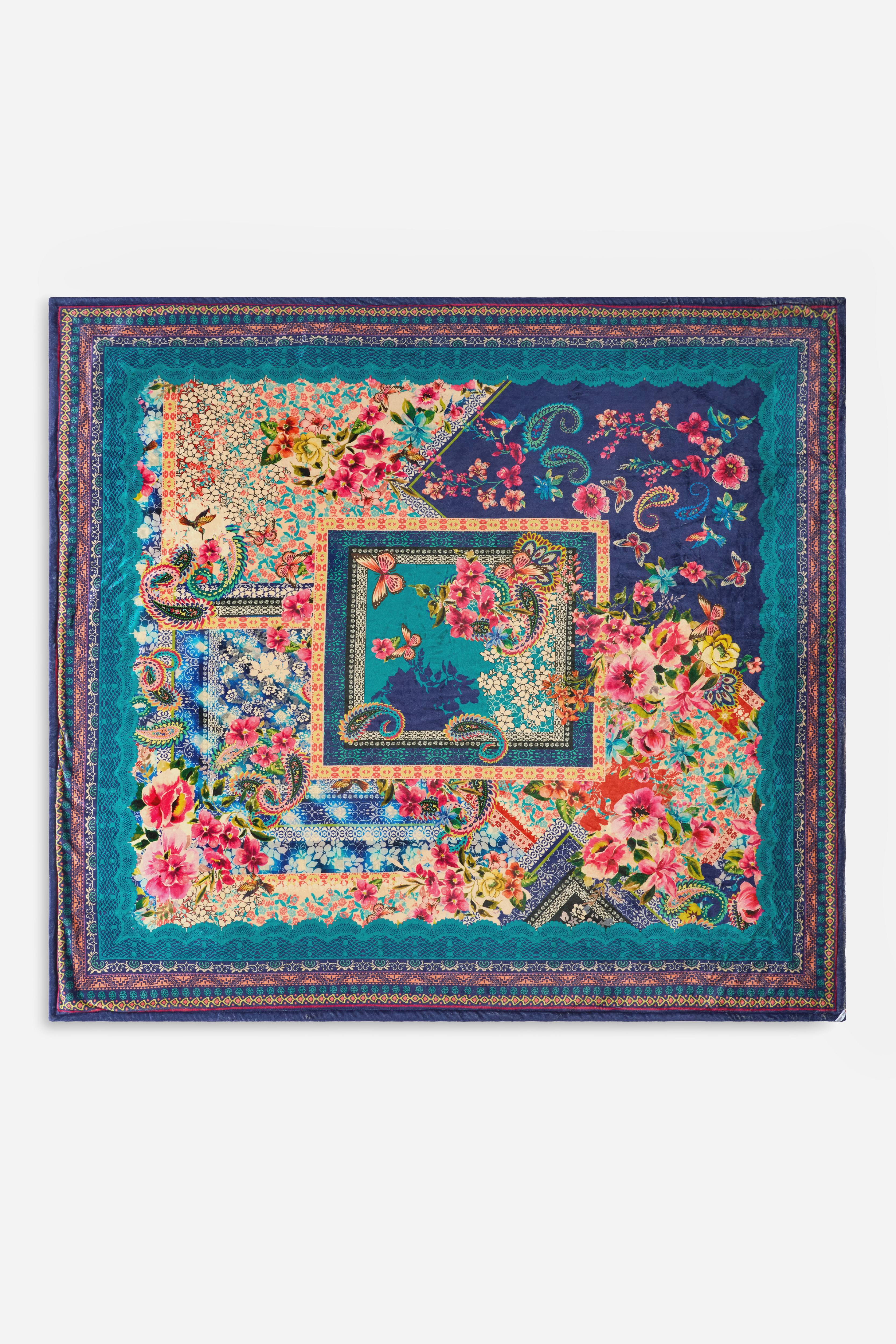 Laurel Canyon Cozy Blanket Romana