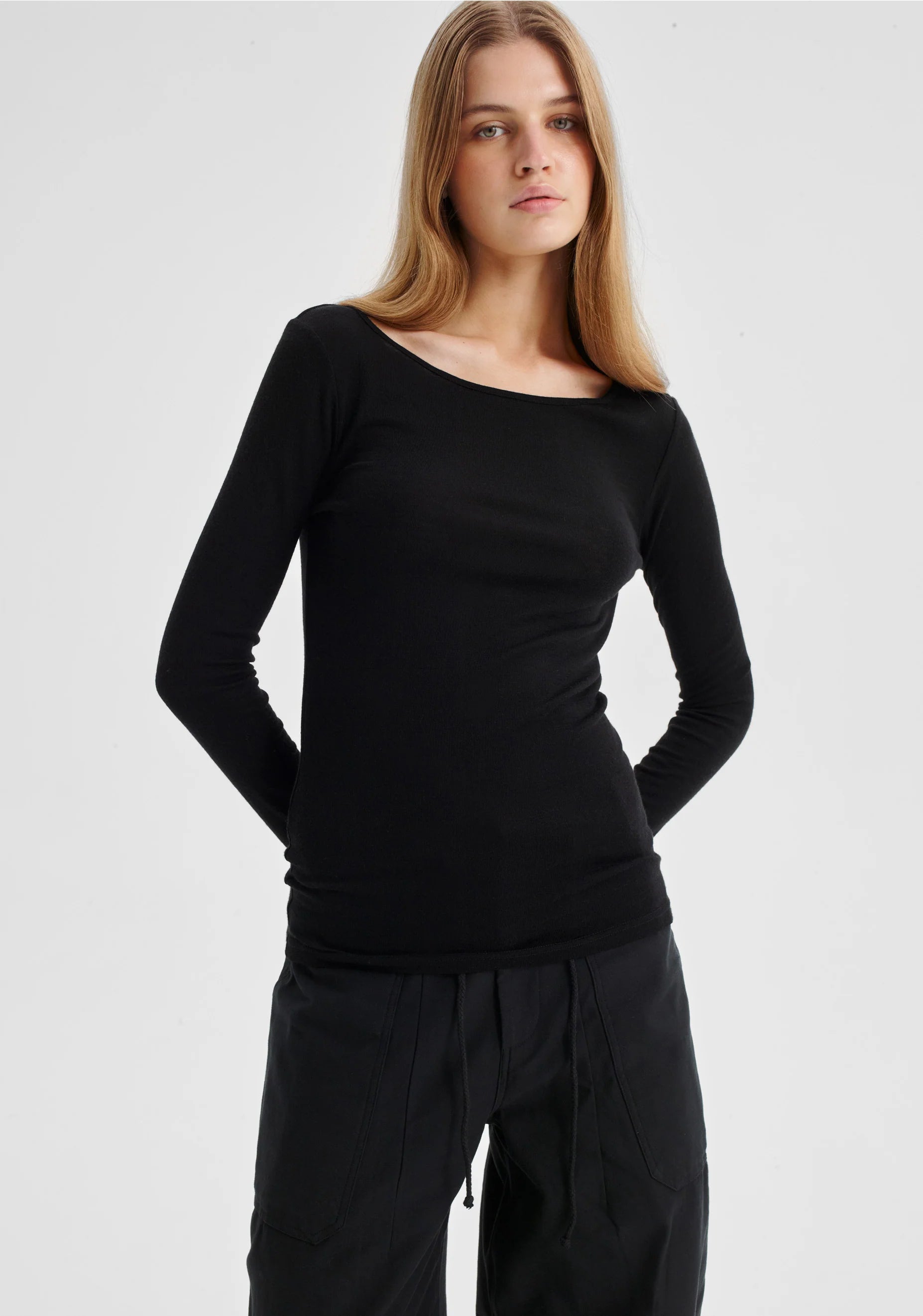 Morri Merino Round Neck Black
